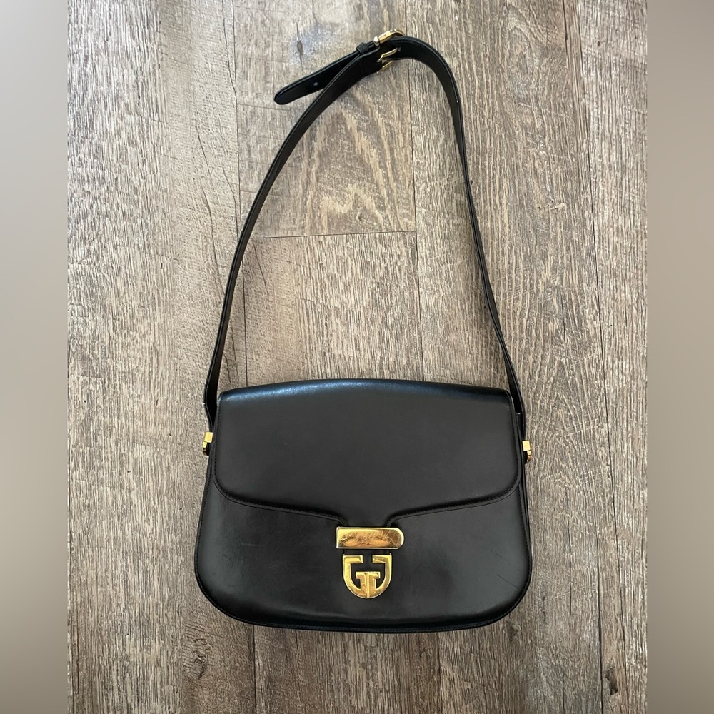 Vintage Gucci shoulder bag leather with gold hardware
